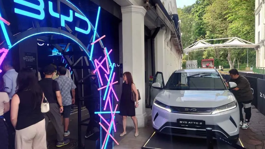 சீனாவின் மின்சார வாகன முன்னணி நிறுவனமான BYD எதிர்கொள்ளும் சவால்களைப் பிரதிபலிக்கும் பங்கு விலைச் சரிவு