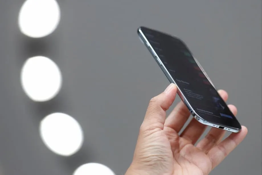 eSIM ஒப்புதலுக்காகக் காத்திருக்கும் ஆப்பிள், சீனாவில் iPhone Air அறிமுகத்தை ஒத்திவைத்தது