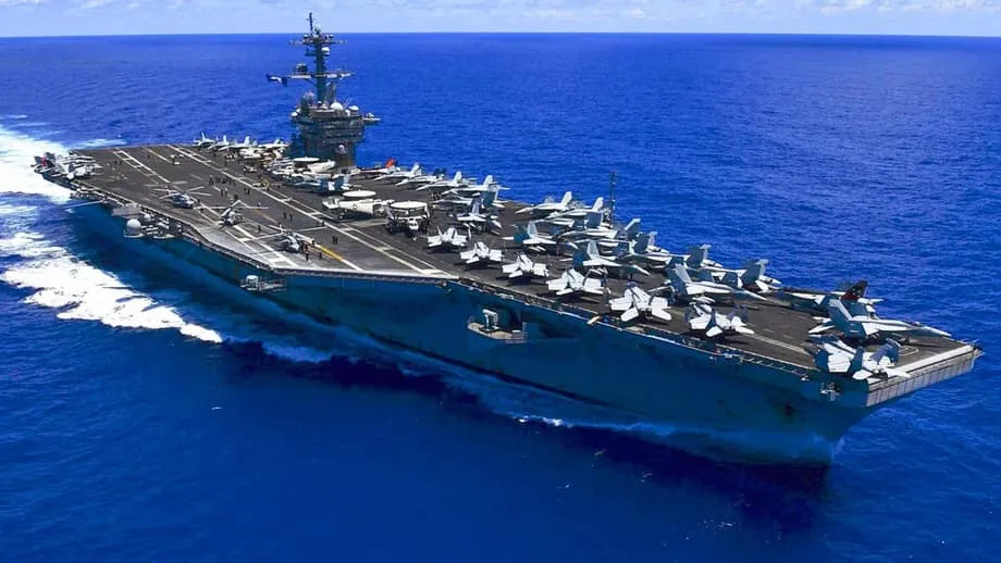 தென் சீனக் கடலில் USS Abraham Lincoln நடத்திய நேரடி துப்பாக்கிச் சூட்டுப் பயிற்சிகள்: ராணுவத் தயார் நிலையும் சுற்றுச்சூழல் அபாயங்களும்