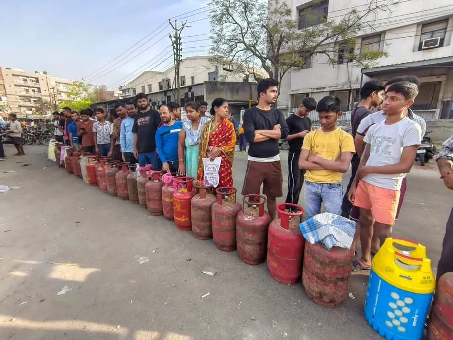 மேற்கு ஆசியப் போர், எரிபொருள் நிலையங்கள் முதல் சமையலறைகள் வரை இந்தியப் பொருளாதாரத்தை எப்படிப் பாதிக்கிறது