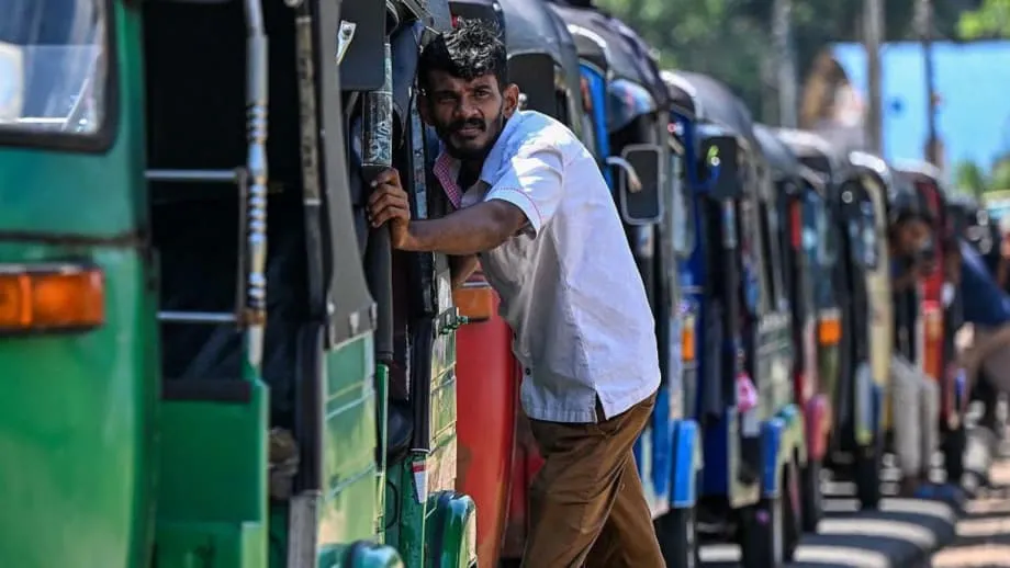 மும்முனைத் தாக்குதல்: டித்வா புயலும் ஈரான் போரும் இலங்கையை எவ்வாறு விளிம்புக்குத் தள்ளின