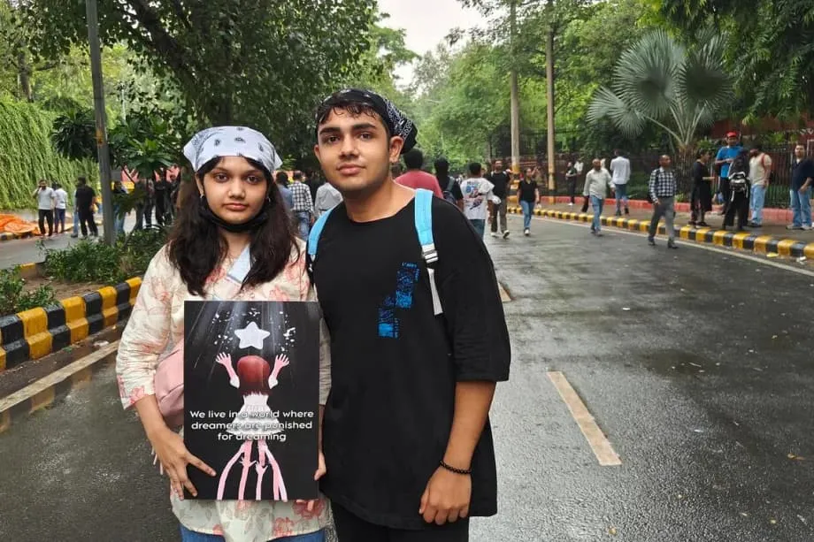 டெல்லி ஒடுக்குமுறைக்குப் பிறகு பேரணிகளை நிறுத்தியது இந்தியாவின் கரப்பான் பூச்சி இயக்கம்