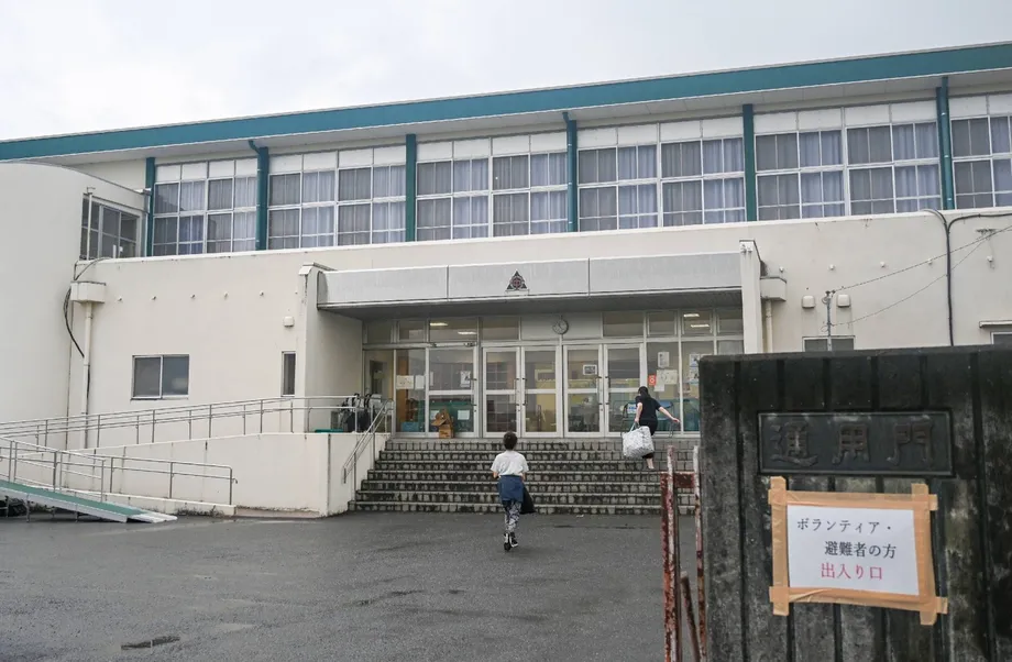 Japan Flu Cases Cross Advisory Level as School Closures Surge Sixfold
