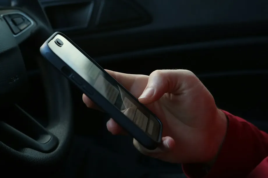 China Smartphone Shipments Fall 15.4% as Huawei Takes 21.1% Market Share