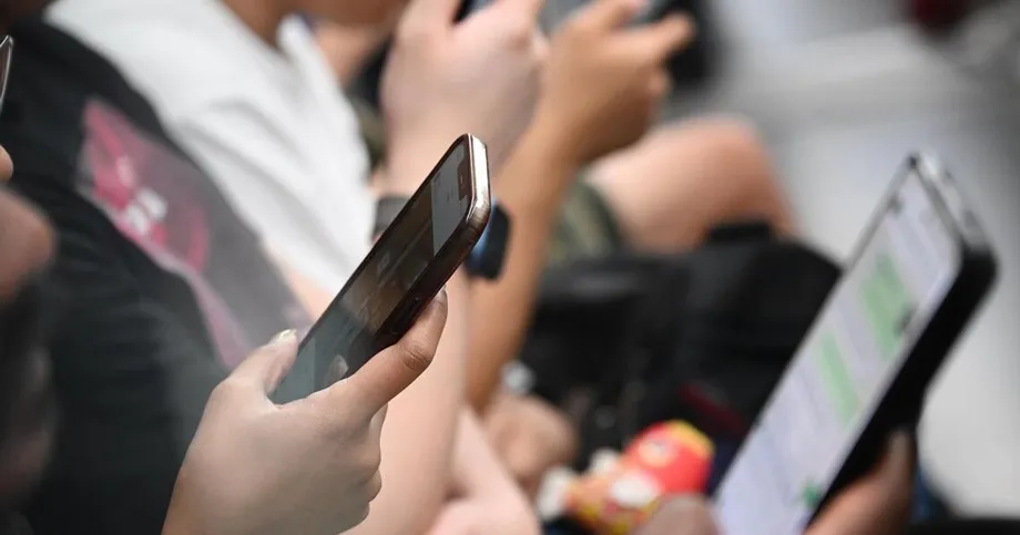 Singapore App Store Audit Finds 65 Harmful Apps and 24 Age Rating Failures